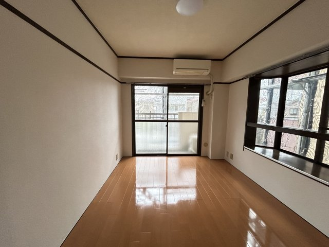 錦生コーポの洋室