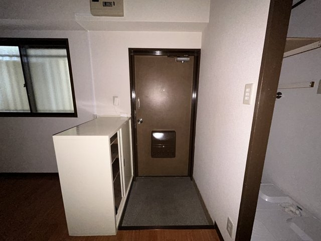 錦生コーポの玄関