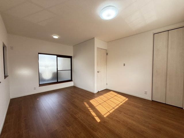 香芝市逢坂4丁目の寝室|洋室9帖　クローゼット付き