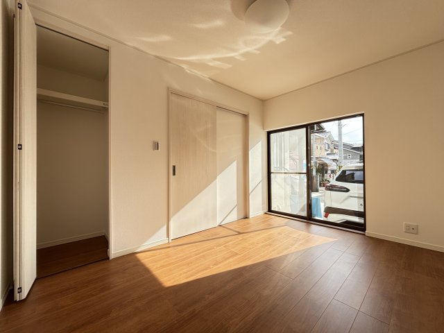 香芝市逢坂4丁目の洋室|1階洋室6帖　クローゼット付き