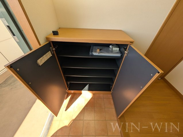 リバーウエスト 壱番館の玄関