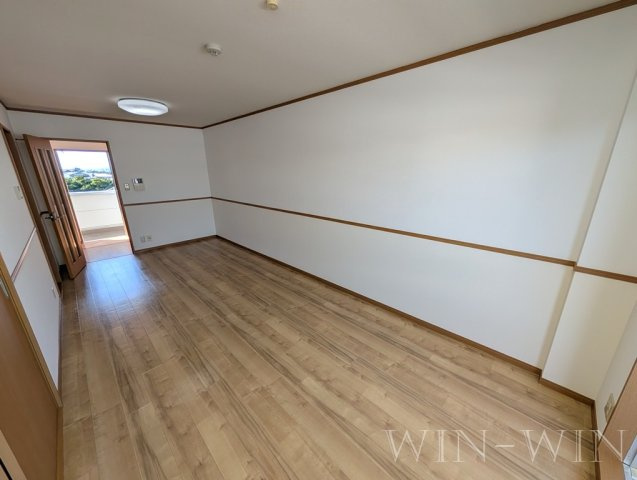 リバーウエスト 壱番館の居間・リビング