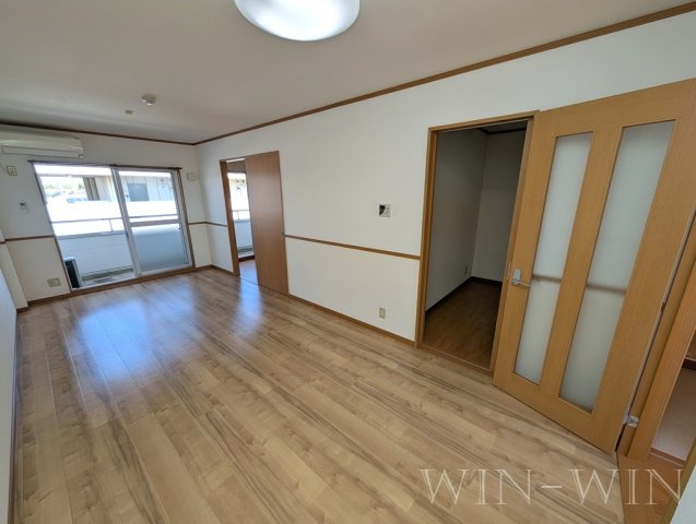 リバーウエスト 壱番館の居間・リビング