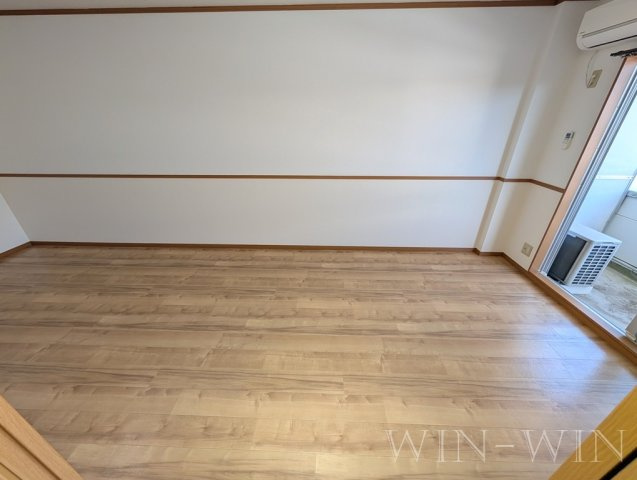 リバーウエスト 壱番館の居間・リビング