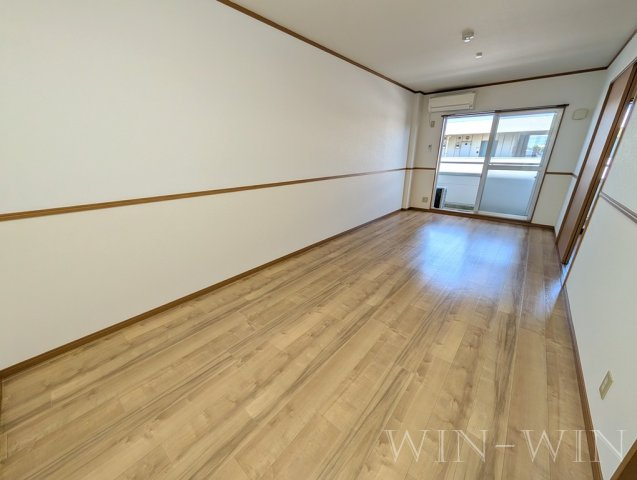 リバーウエスト 壱番館の居間・リビング