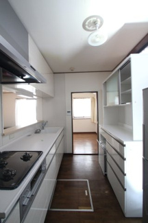 【キッチン】 | 西茂呂３丁目中古住宅 | ３口コンロ付き♪