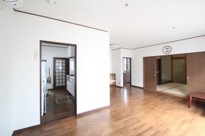 【居間・リビング】 | 西茂呂３丁目中古住宅 | 使いやすい居間です