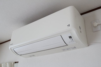 【設備】 | 西茂呂３丁目中古住宅 | リビングにあるエアコンです