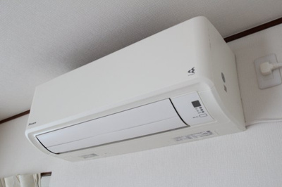 【設備】 | 西茂呂３丁目中古住宅 | リビングにあるエアコンです