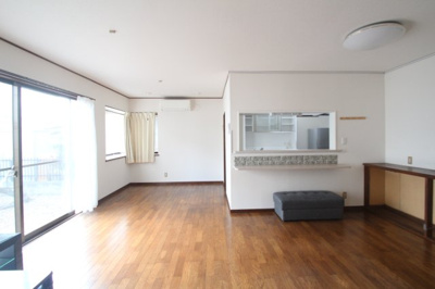 【居間・リビング】 | 西茂呂３丁目中古住宅 | 家族団欒に如何ですか？