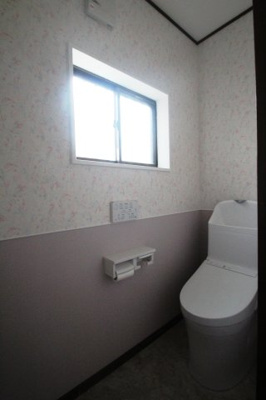 【トイレ】 | 西茂呂３丁目中古住宅 | 当然！温水洗浄便座です