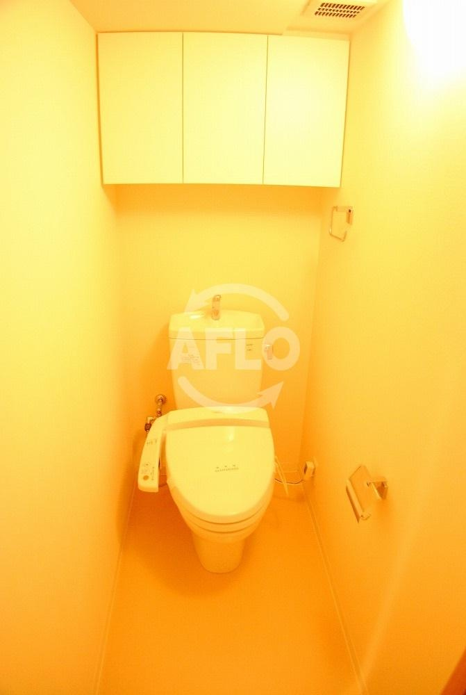 クロスレジデンス大阪新町　堀江小学校区のトイレ|ベルファース大阪新町　温水暖房便座付き