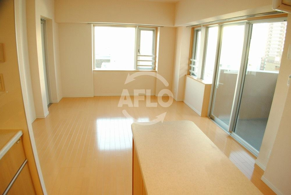 クロスレジデンス大阪新町　堀江小学校区の居間・リビング|ベルファース大阪新町　リビング