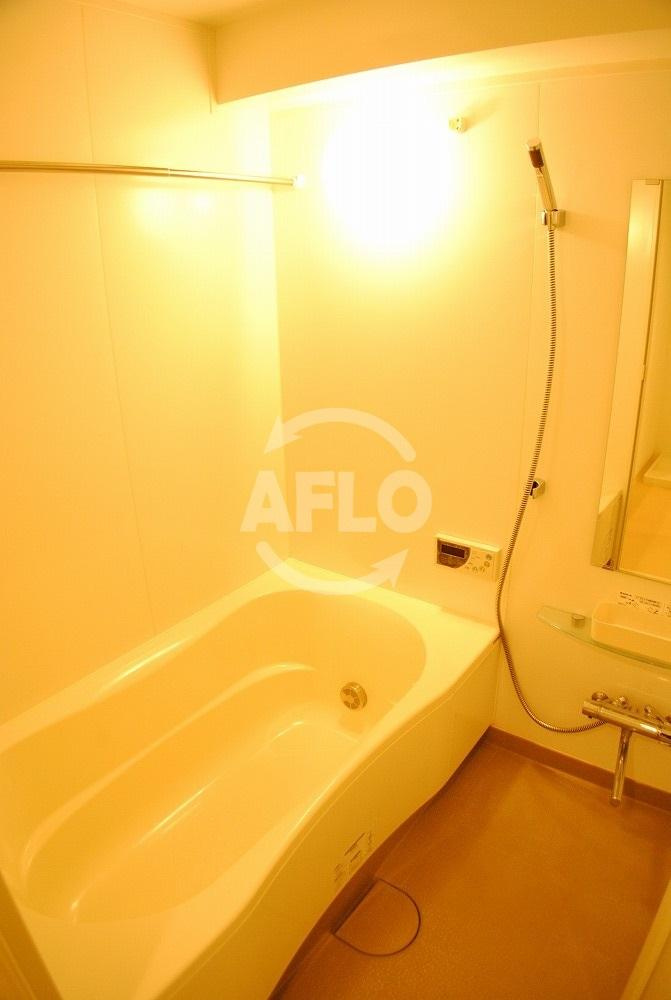 クロスレジデンス大阪新町　堀江小学校区の浴室|ベルファース大阪新町　清潔感のある浴室