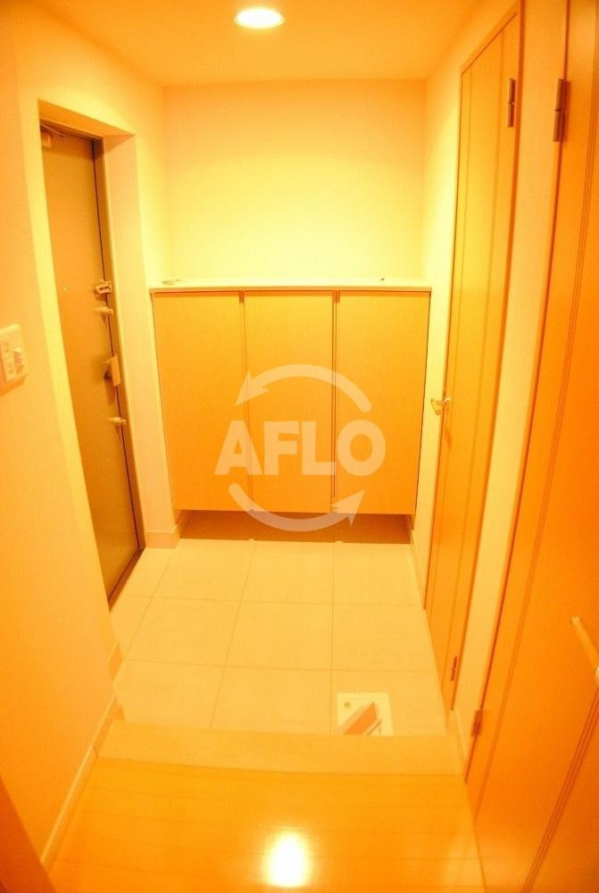 クロスレジデンス大阪新町　堀江小学校区の玄関|ベルファース大阪新町　玄関