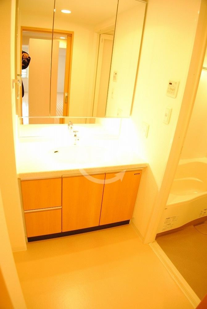 クロスレジデンス大阪新町　堀江小学校区の独立洗面台|ベルファース大阪新町　独立洗面台