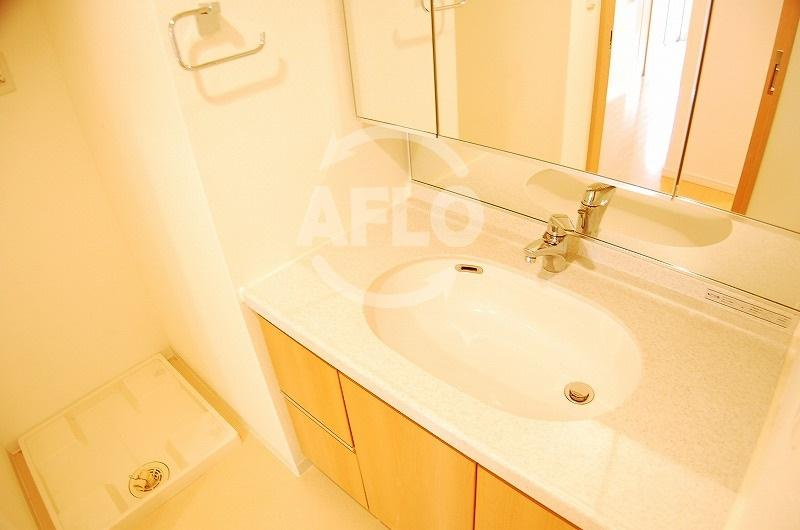 クロスレジデンス大阪新町　堀江小学校区の洗面所|ベルファース大阪新町　脱衣所