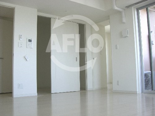 クロスレジデンス大阪新町　堀江小学校区の居間・リビング|ベルファース大阪新町　リビング・ダイニングスペース