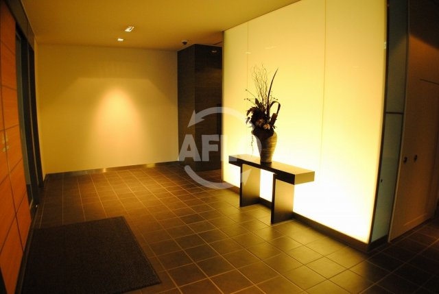 クロスレジデンス大阪新町　堀江小学校区のセキュリティ|ベルファース大阪新町　エントランス