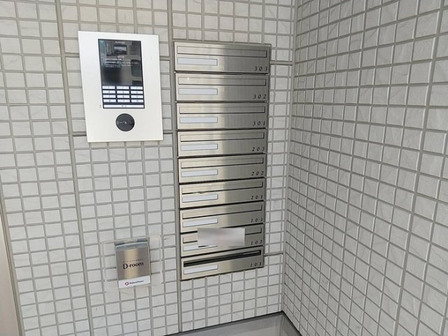 イースト河辺のエントランス