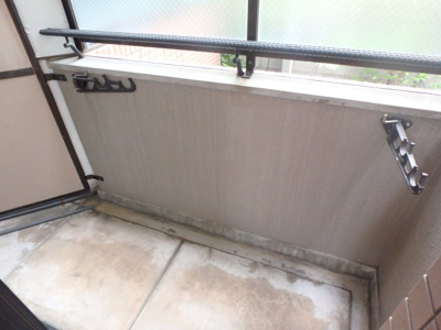 【バルコニー】 | 新和パレス西宮ガーデンズ前 | 外からの目が気にならないバルコニーで洗濯物が干せます