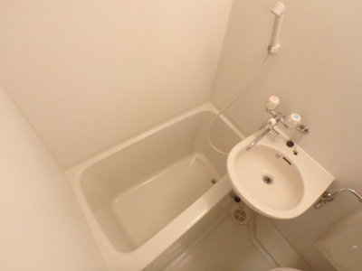 【浴室】 | 新和パレス西宮ガーデンズ前 | ゆったり過ごせるお風呂です