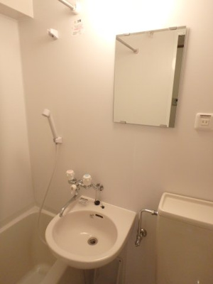 【洗面所】 | 新和パレス西宮ガーデンズ前 | 忙しい朝には欠かせない洗面所です