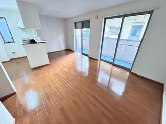 【洋室】 | メゾネット羽衣伽羅橋