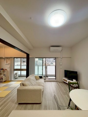 イーグルコート大津フロント 5Fの居間・リビング|マンション屋上からは琵琶湖を展望することができ、夏には琵琶湖大花火大会を見ることができます。