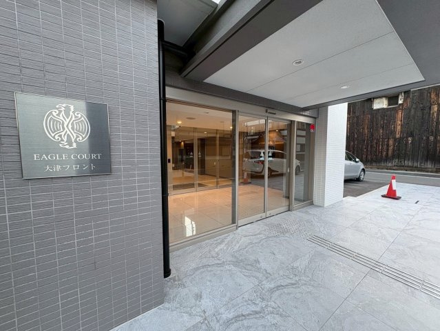 イーグルコート大津フロント 5Fのエントランス|オートロック付なので、安心して生活ができます。