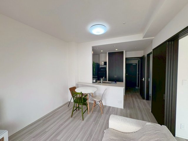 イーグルコート大津フロント 5Fの居間・リビング|寒い冬場にも足元から温かく、快適な床暖房付きです。