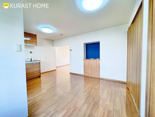 メゾン神足4号棟　2階の居間・リビング