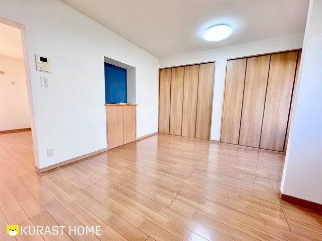 メゾン神足4号棟　2階の居間・リビング