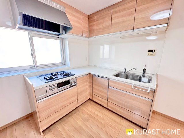 メゾン神足4号棟　2階のキッチン