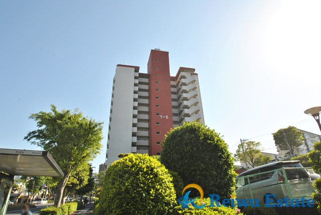 湘南スカイハイツ1-5号棟の外観