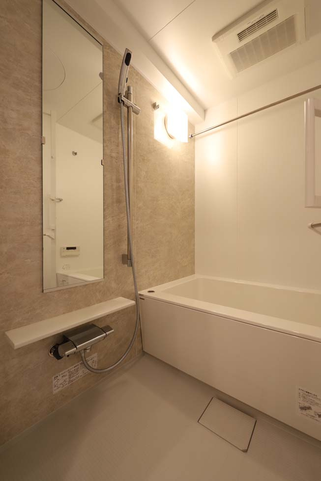 VERXEED　ASAKUSAの内装|明るい室内です