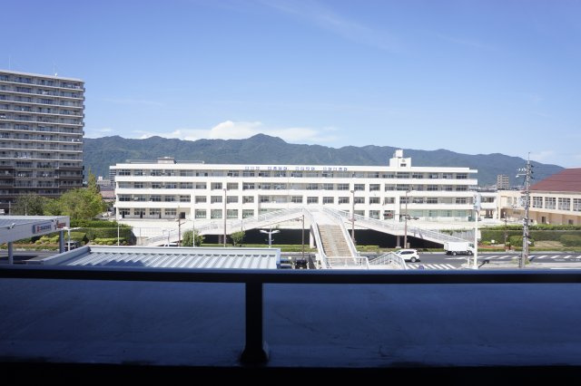 エクセレンシア出雲中央プレミアムレジデンス　4階　空家の展望|ポーチ前からの眺望（今市小学校を望む）