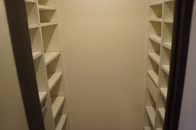 エクセレンシア出雲中央プレミアムレジデンス　4階　空家の収納|玄関横シューズクローク（小物や長靴やブーツなどにも対応）