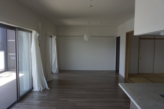 エクセレンシア出雲中央プレミアムレジデンス　4階　空家の居間・リビング|約24.3畳の広々で明るいリビング！