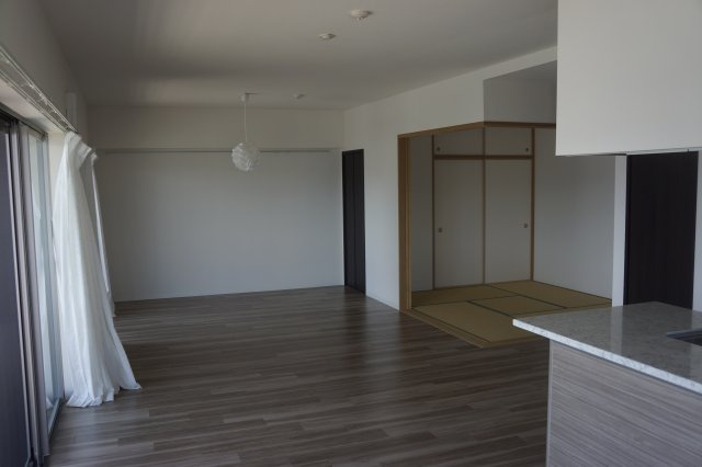 エクセレンシア出雲中央プレミアムレジデンス　4階　空家の居間・リビング|約24.3畳の広々で明るいリビング！