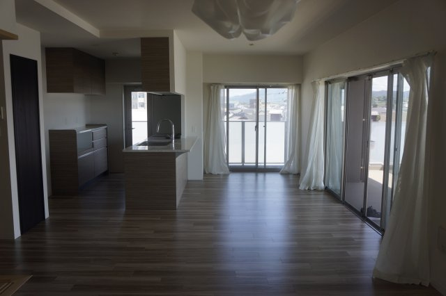 エクセレンシア出雲中央プレミアムレジデンス　4階　空家の居間・リビング|約24.3畳の広々で明るいリビング！