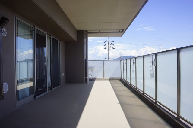 エクセレンシア出雲中央プレミアムレジデンス　4階　空家のバルコニー|奥行３ｍのワイドバルコニー！アウトドアリビングとして様々なシーンを演出してくれます。