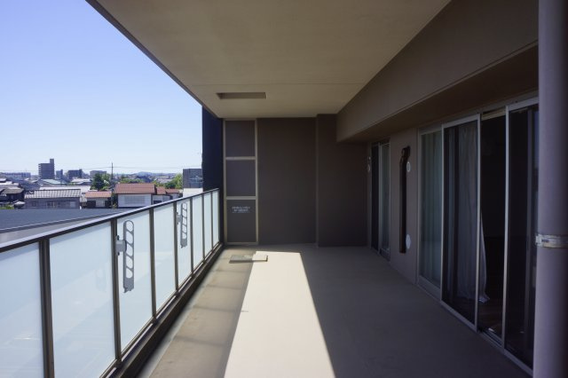 エクセレンシア出雲中央プレミアムレジデンス　4階　空家のバルコニー|奥行３ｍのワイドバルコニー！アウトドアリビングとして様々なシーンを演出してくれます。