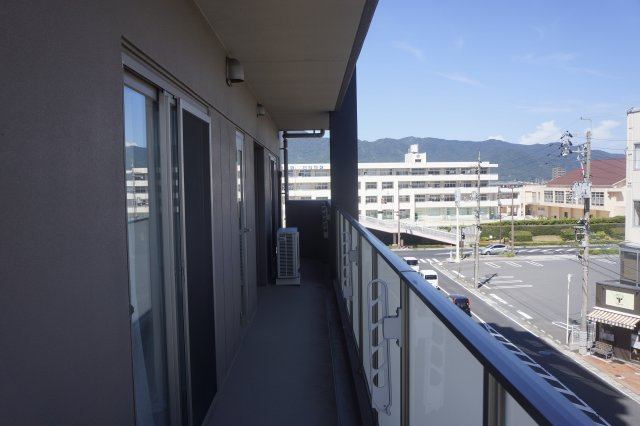 エクセレンシア出雲中央プレミアムレジデンス　4階　空家のバルコニー|奥行３ｍのワイドバルコニー！アウトドアリビングとして様々なシーンを演出してくれます。