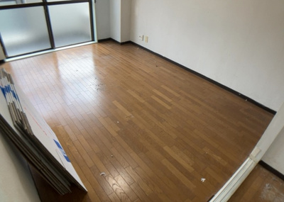 【寝室】 | セントヒルズ鶴川 | 寝室でゆっくりと過ごすためにはベッド周りの適度な空間を担保することや窓の位置、照明の明るさ、寝室の広さなどを考える必要があります。自身や家族の構成とライフスタイルに併せて寝室にする部屋を選びましょう！