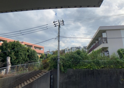 【展望】 | セントヒルズ鶴川 | 眺望の良さを楽しめるダイニングキッチンで家族団らんの時間を過ごしてはいかがでしょうか。バルコニーから見える景色を家族で眺める時間は、時間が経つのを忘れてしまいそうですね。是非、現地を見に行きましょう！