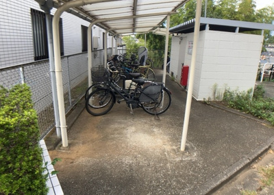 【駐輪場】 | セントヒルズ鶴川 | マンションの駐輪場は、事前に空きがあるか確認を取ると安心です。せっかく入居したのに駐輪スペースがない！なんてことになったら大変ですよね。そこで、内見時や購入前にはまず事前に確認しておくと良いでしょう。