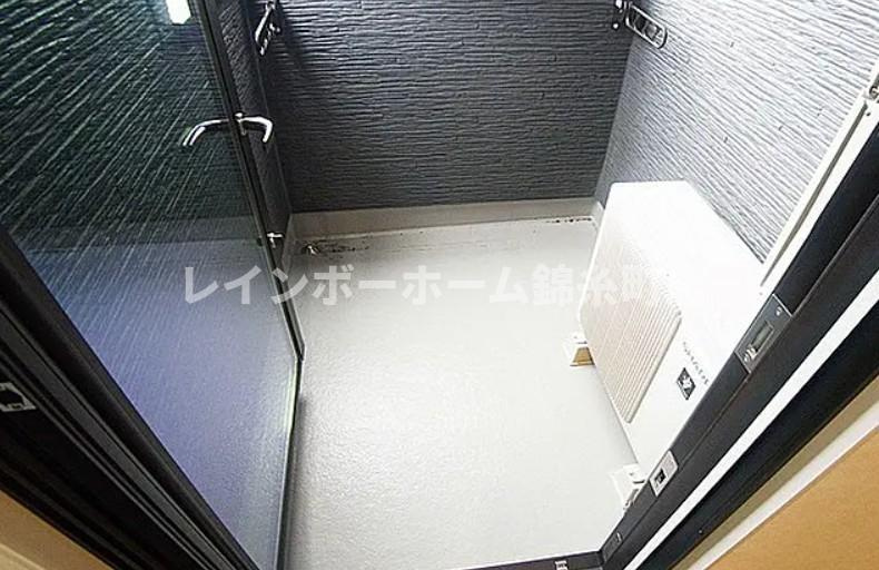 グランシャレー梅島駅前のバルコニー