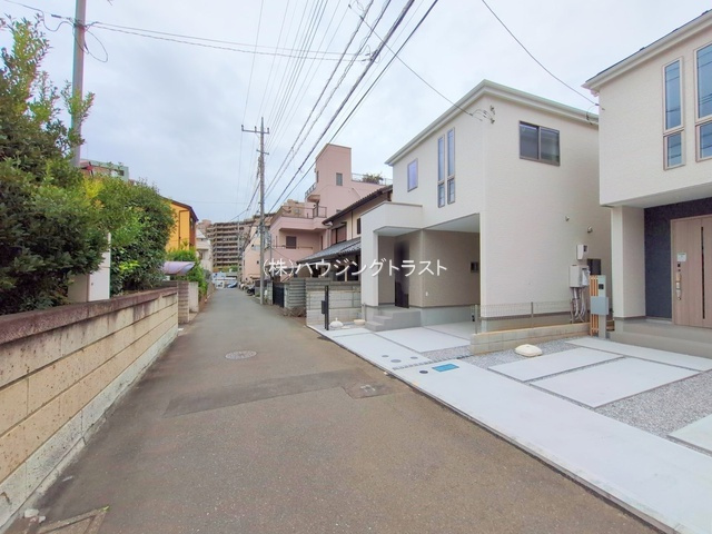 GRAFARE　所沢市けやき台　全2棟　の前面道路含む現地写真