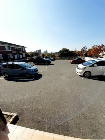 ラッフィナート・カーサ壱番館の駐車場